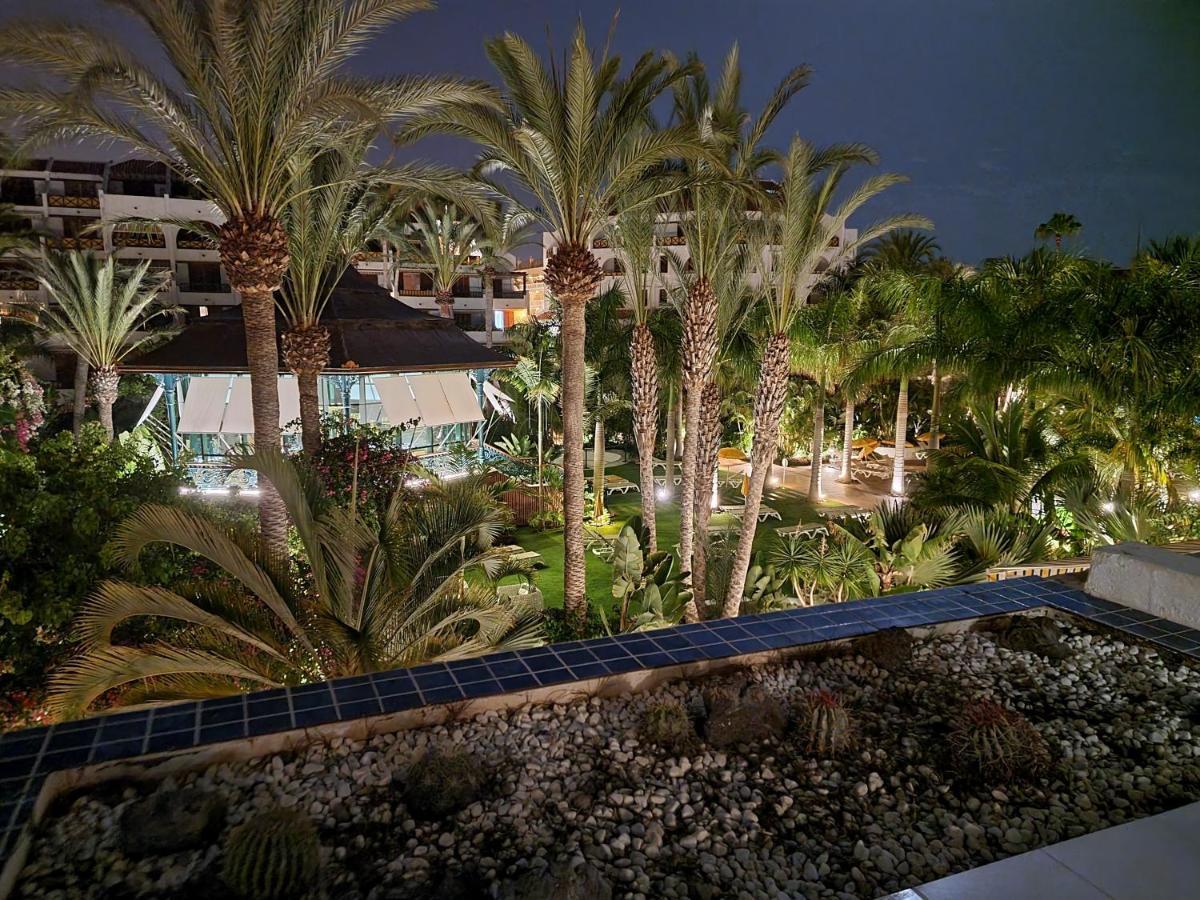 Studio No 2 Just 100 To Beach And Sea, Large Terrace, Heated Pool, Wifi, Aircondition For A Fee Playa de las Americas  Exterior photo